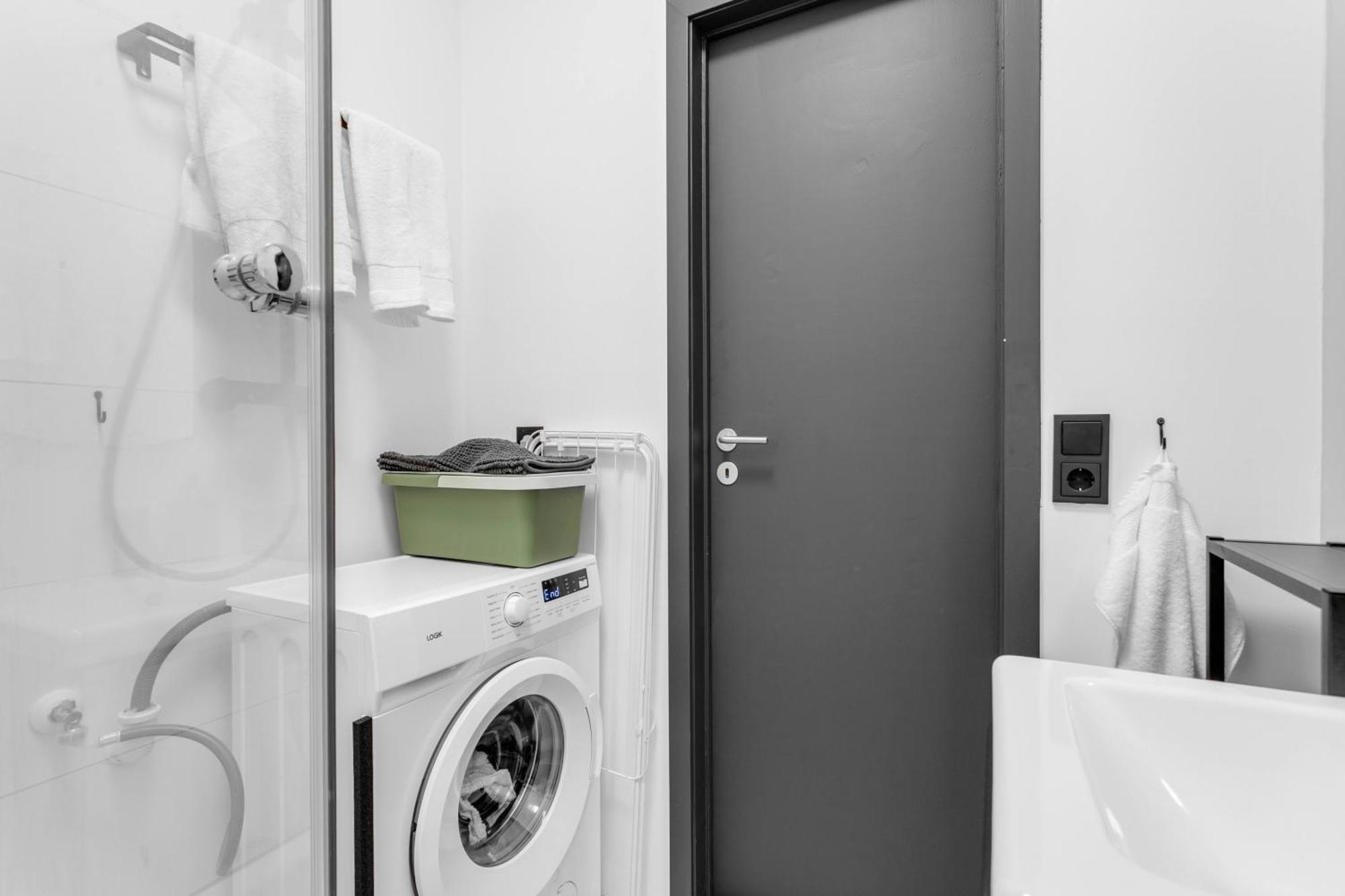 Modern 1br Flat In Apartment *